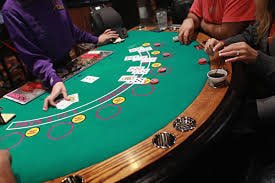 Ilustrasi mobile dan live casino di paitonet